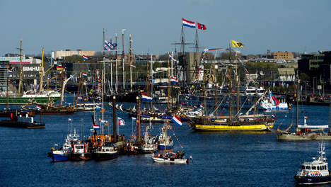 De Almeerse Reddings Brigade heeft ondersteuning geleverd bij de opbouw van de Koningsvaart | Troonswisseling | Koninginnedag 2013 De Almeerse Reddings Brigade heeft ondersteuning geleverd bij de opbouw van de Koningsvaart | Troonswisseling | Koninginnedag 2013